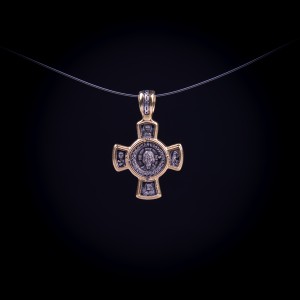 003/0032 Silver gold plated medal with a cross 