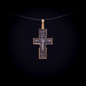003/0056 A silver gold plated cross
